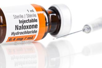 Recommending the appropriate naloxone formulation for the patient