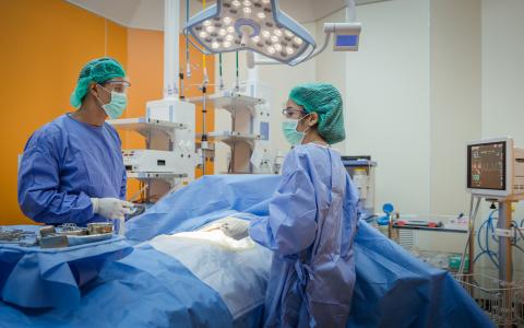 Surgeons in the OR 